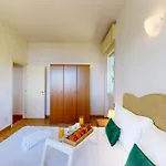 Villa Front 7 By Bookinggardalake