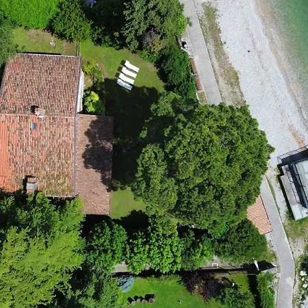 Front 7 By Bookinggardalake Manerba del Garda